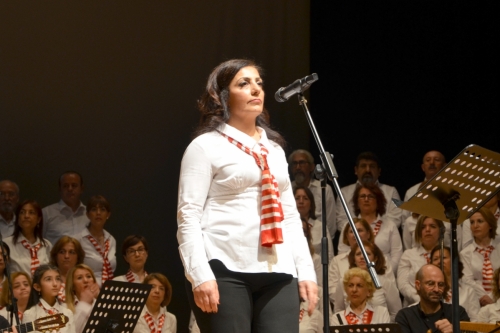 Ekrem Ataer yönetimindeki Halk Korosu'nun 8 Mart'a özel düzenlediği konser yoğun katılımla gerçekleşti.